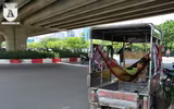 Người lao động Hà Nội vất vả mưu sinh trong nắng lửa đầu hè
